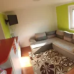 Nyaraló Moderno Opremljena Hisa Z Odmaknjeno Lokacijo Dolenjske Toplice