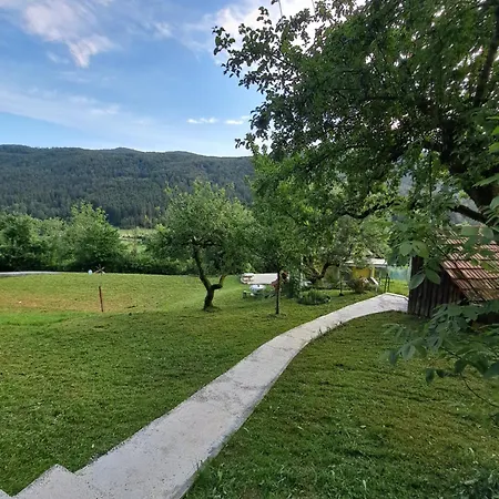 Moderno Opremljena Hisa Z Odmaknjeno Lokacijo *