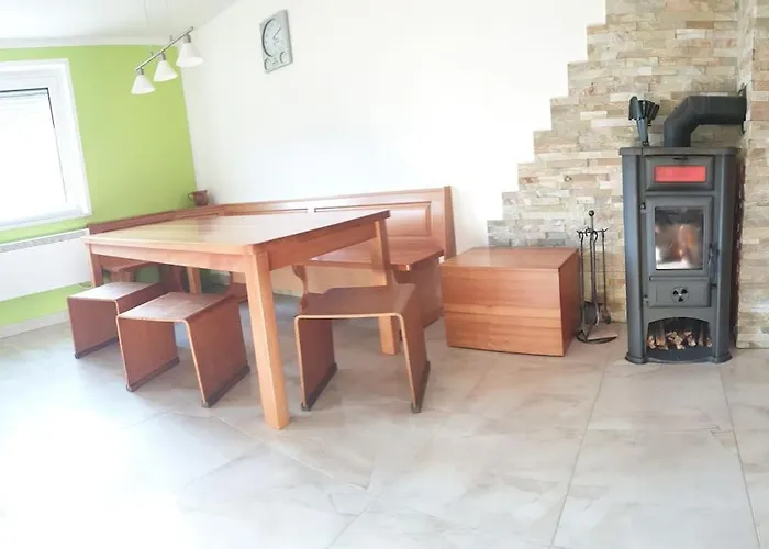 Moderno Opremljena Hisa Z Odmaknjeno Lokacijo