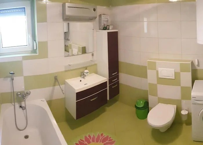 Casa vacanze Moderno Opremljena Hisa Z Odmaknjeno Lokacijo