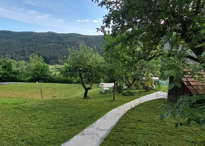 Moderno Opremljena Hisa Z Odmaknjeno Lokacijo *